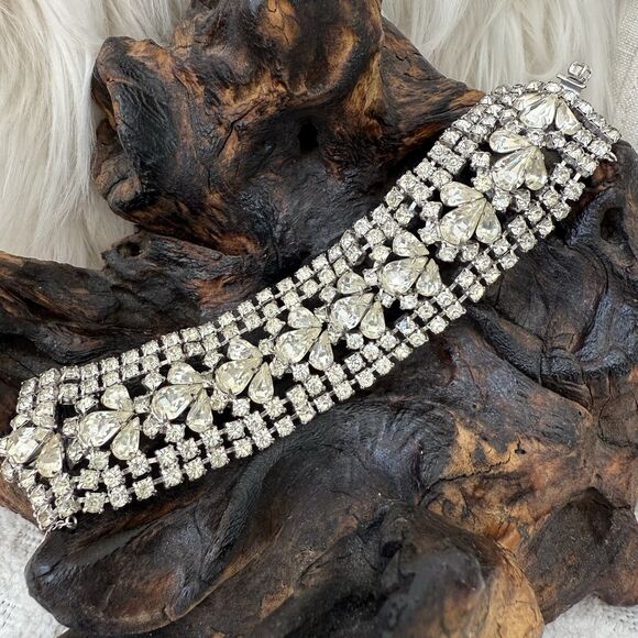 Vintage Kramer Wide Bracelet 7" Clear Pear Rhinestone Cluster Wedding Formal - Picture 2 of 10